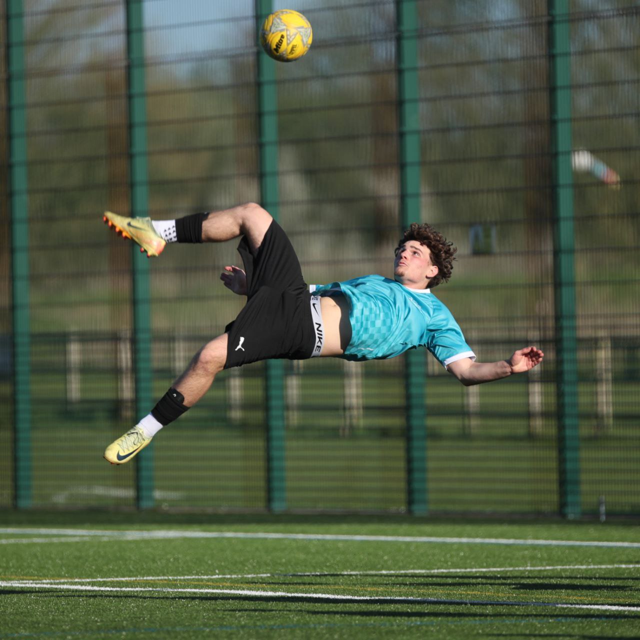 Olly Robinson bicycle kick in a match