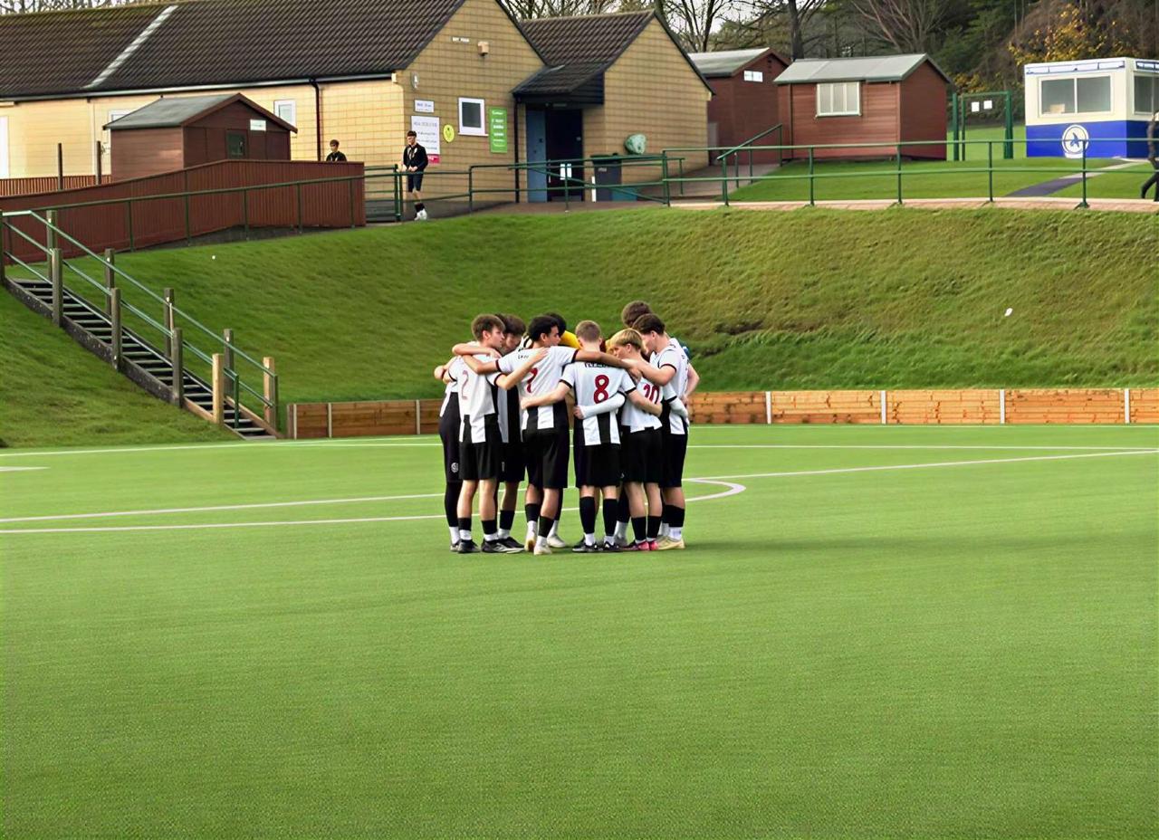 Bath City U18 team huddle before kick-off